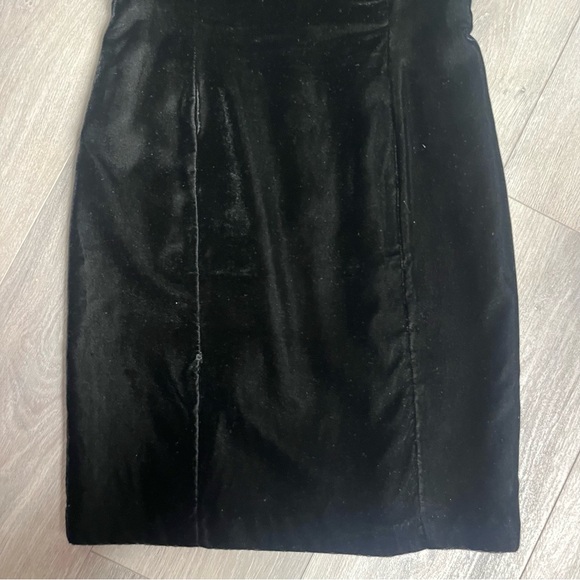 The Limited Black Strapless Velvet Mini Dress Sweetheart Neckline 2 Holiday NYE - Picture 3 of 11